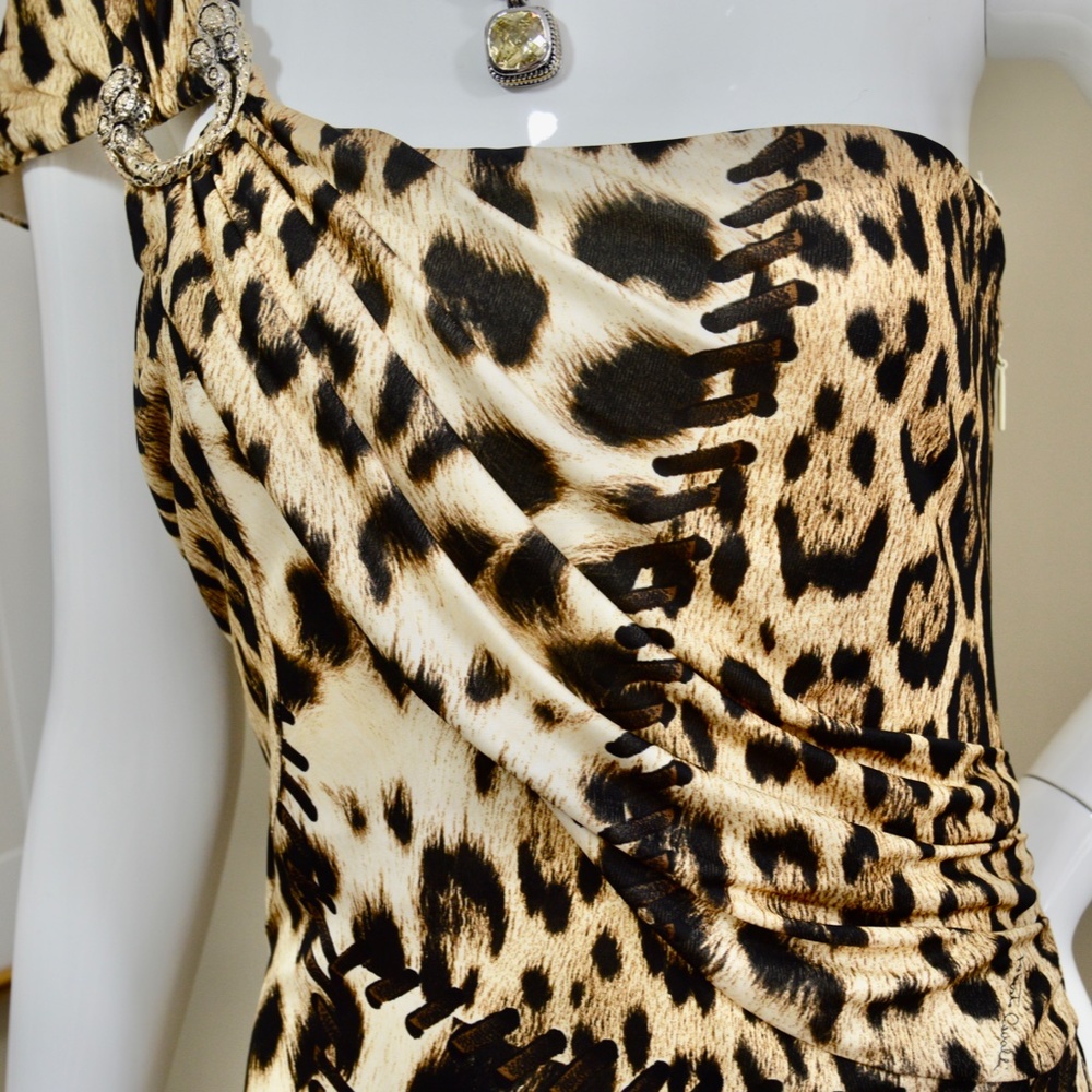 ๐ฎ๐น Roberto Cavalli Brown Animal Print Brooch Detail One Shoulder Dress Size 4 - Picture 9 of 15